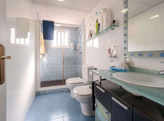 5 soveværelse Semi-Rækkehus til salg i Churriana, Málaga by med swimmingpool - € 625.000 (Ref: 9480037)