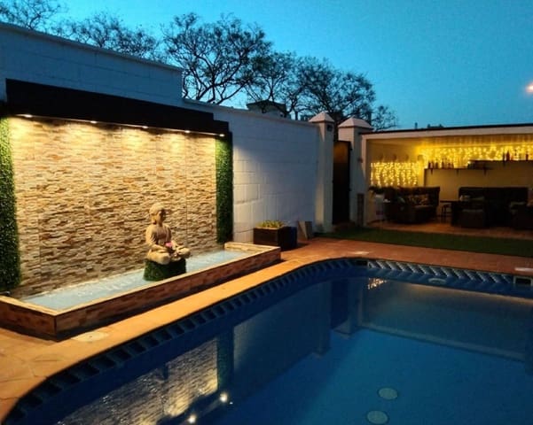 5 soveværelse Semi-Rækkehus til salg i Churriana, Málaga by med swimmingpool - € 625.000 (Ref: 9480037)