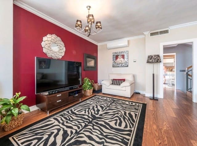 5 soveværelse Semi-Rækkehus til salg i Churriana, Málaga by med swimmingpool - € 625.000 (Ref: 9480037)