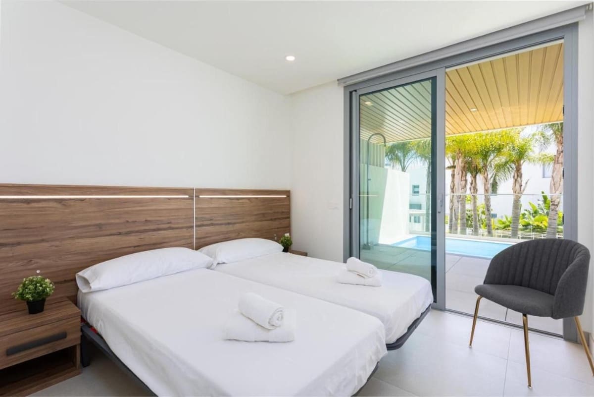 2 bedroom Apartment for sale in La Cala de Mijas with pool - € 630,000 (Ref: 9480041)