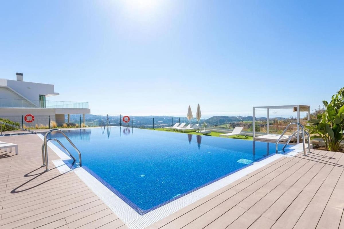 2 bedroom Apartment for sale in La Cala de Mijas with pool - € 630,000 (Ref: 9480041)