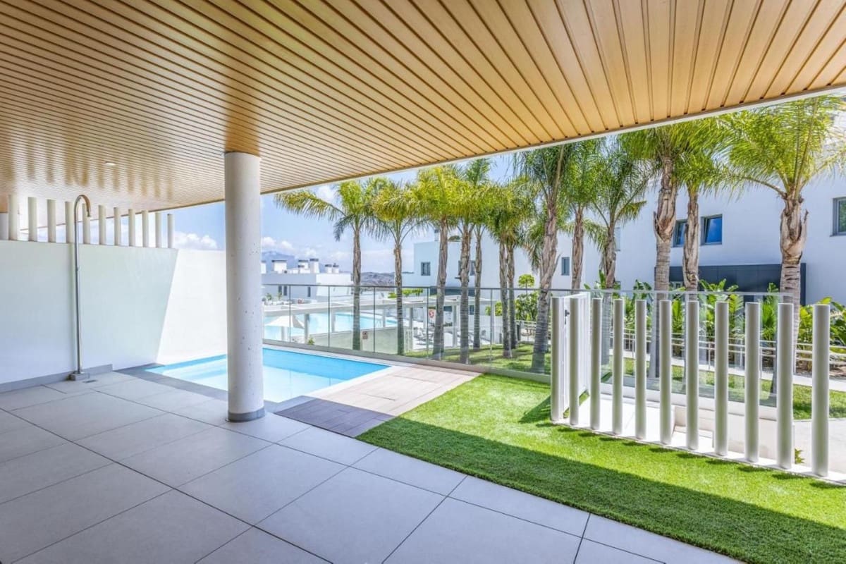 2 bedroom Apartment for sale in La Cala de Mijas with pool - € 630,000 (Ref: 9480041)