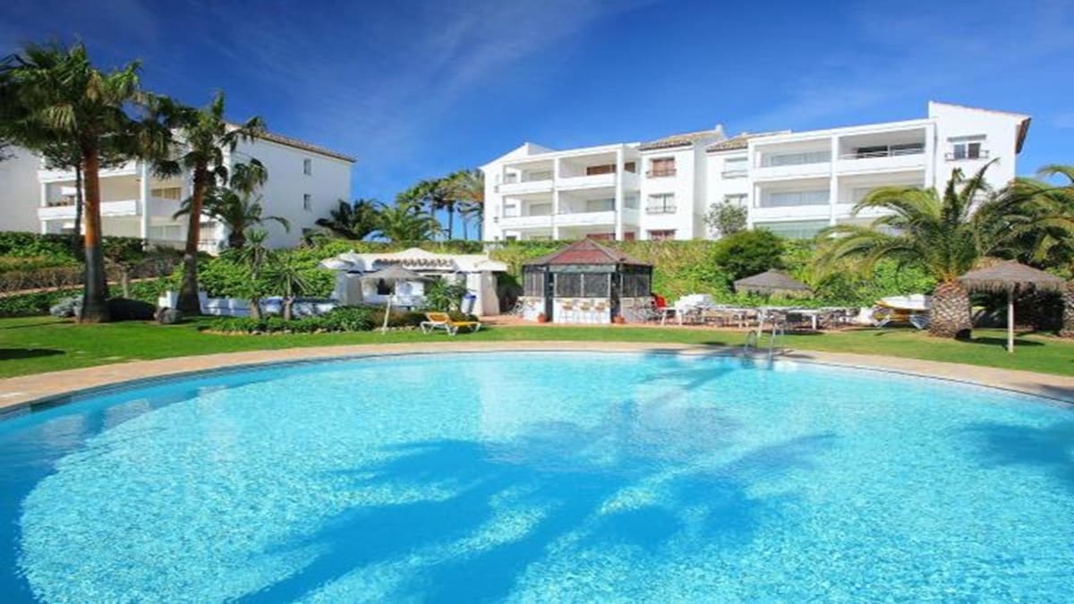 3 bedroom Semi-detached Villa for sale in Sitio de Calahonda with pool - € 630,000 (Ref: 9480045)