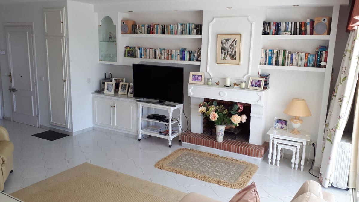 3 bedroom Semi-detached Villa for sale in Sitio de Calahonda with pool - € 630,000 (Ref: 9480045)