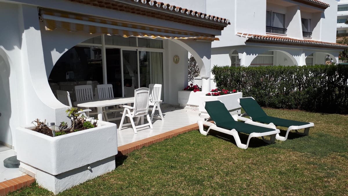 3 bedroom Semi-detached Villa for sale in Sitio de Calahonda with pool - € 630,000 (Ref: 9480045)