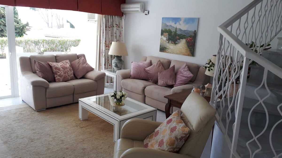 3 bedroom Semi-detached Villa for sale in Sitio de Calahonda with pool - € 630,000 (Ref: 9480045)
