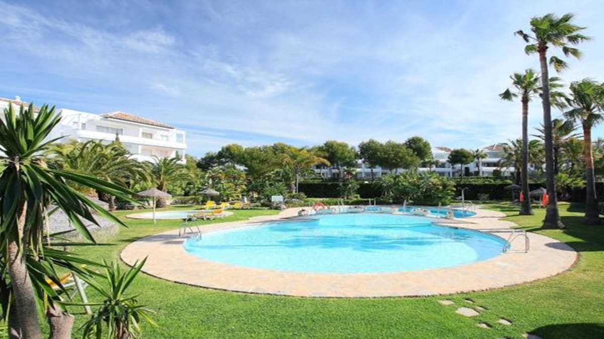 3 bedroom Semi-detached Villa for sale in Sitio de Calahonda with pool - € 630,000 (Ref: 9480045)