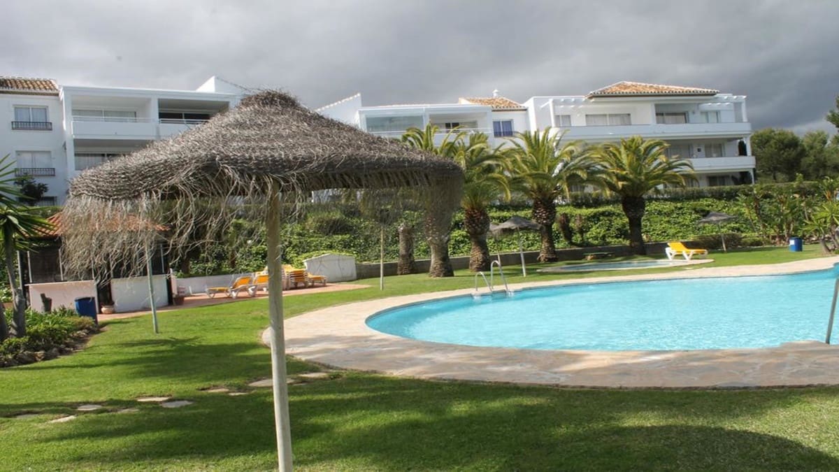 3 bedroom Semi-detached Villa for sale in Sitio de Calahonda with pool - € 630,000 (Ref: 9480045)