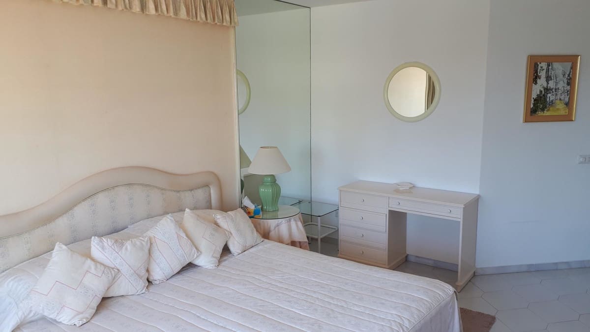 3 bedroom Semi-detached Villa for sale in Sitio de Calahonda with pool - € 630,000 (Ref: 9480045)