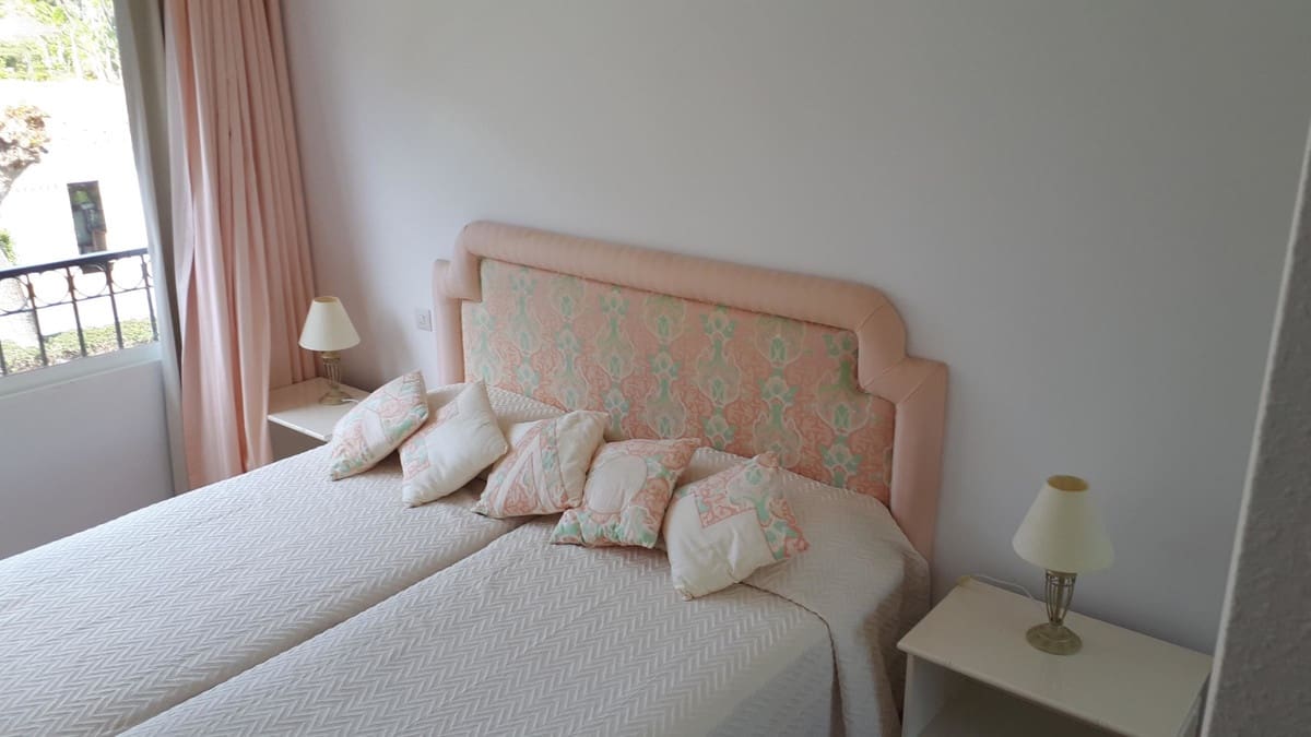 3 bedroom Semi-detached Villa for sale in Sitio de Calahonda with pool - € 630,000 (Ref: 9480045)