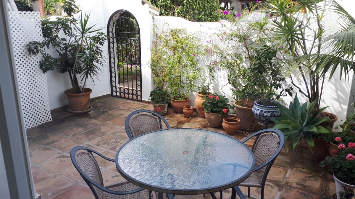 3 bedroom Semi-detached Villa for sale in Sitio de Calahonda with pool - € 630,000 (Ref: 9480045)