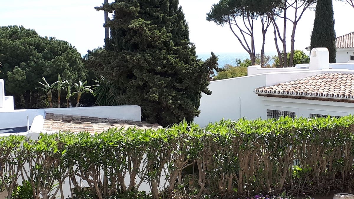 3 bedroom Semi-detached Villa for sale in Sitio de Calahonda with pool - € 630,000 (Ref: 9480045)