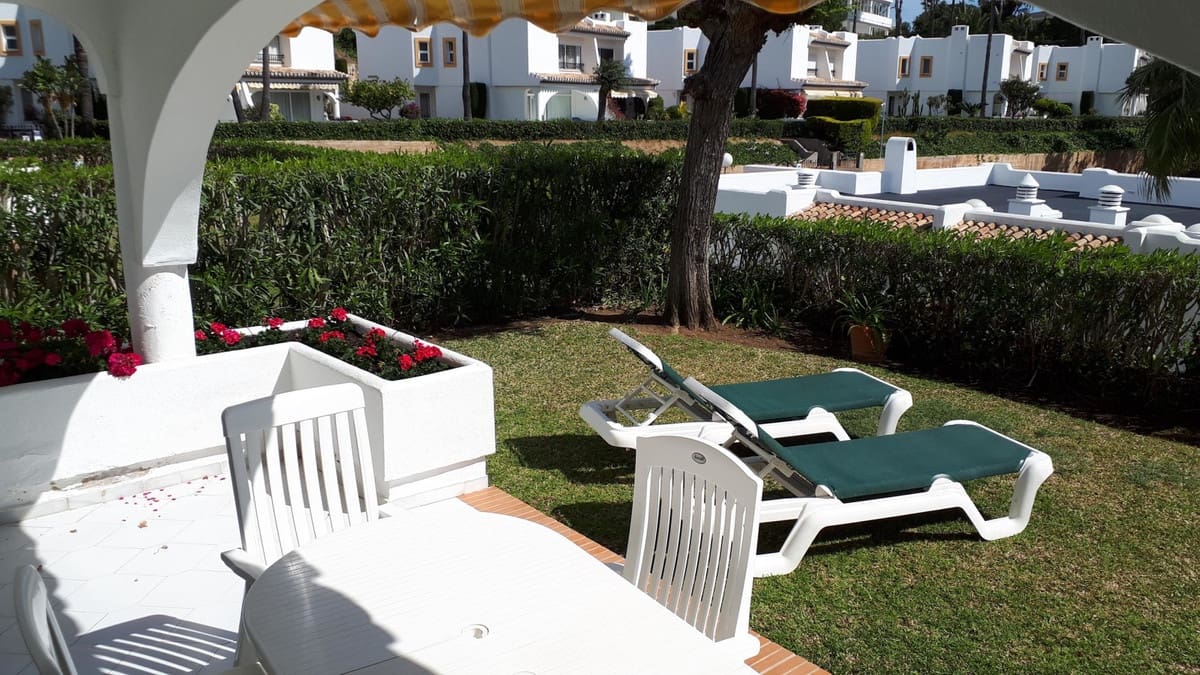 3 bedroom Semi-detached Villa for sale in Sitio de Calahonda with pool - € 630,000 (Ref: 9480045)