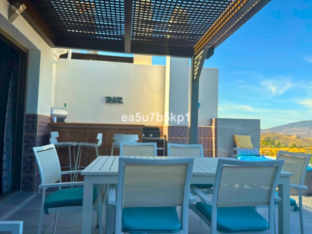 2 bedroom Penthouse for sale in Mijas Costa with pool - € 636,500 (Ref: 9480052)
