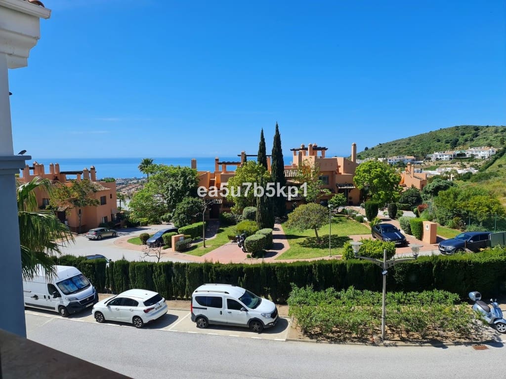 2 bedroom Penthouse for sale in Mijas Costa with pool - € 636,500 (Ref: 9480052)