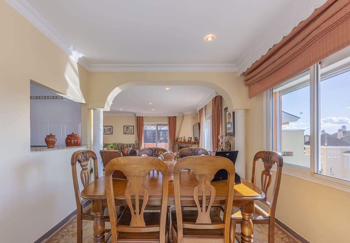 4 sypialnia Willa na sprzedaż w La Quinta - 620 000 € (Ref: 9480053)