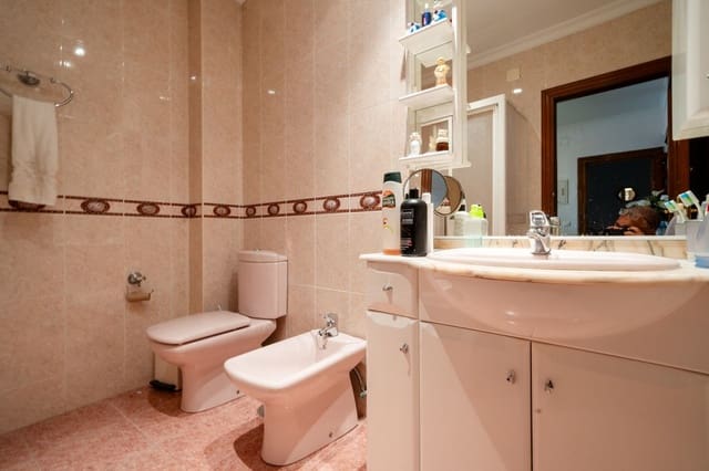 6 bedroom Apartment for sale in Los Boliches , Fuengirola - € 640,000 (Ref: 9480058)