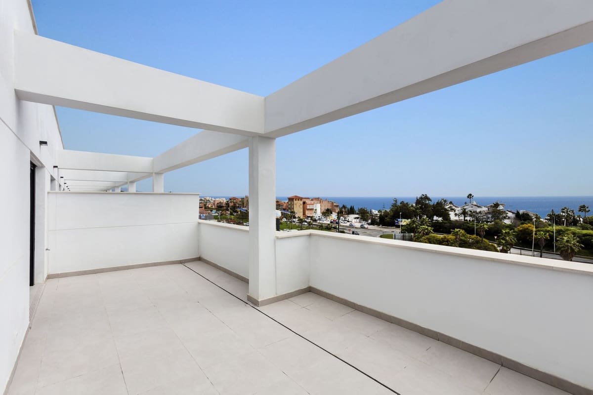 2 quarto Penthouse para venda em Estepona com piscina garagem - 640 000 € (Ref: 9480059)