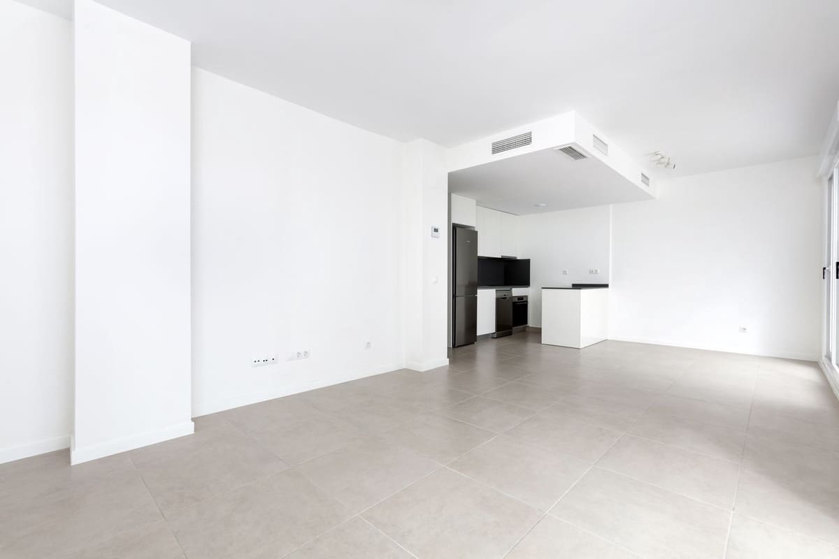 2 quarto Penthouse para venda em Estepona com piscina garagem - 640 000 € (Ref: 9480059)