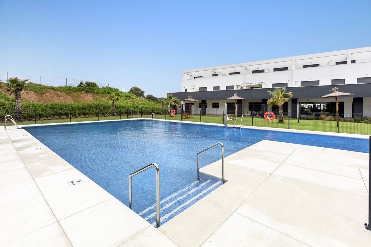 2 quarto Penthouse para venda em Estepona com piscina garagem - 640 000 € (Ref: 9480059)