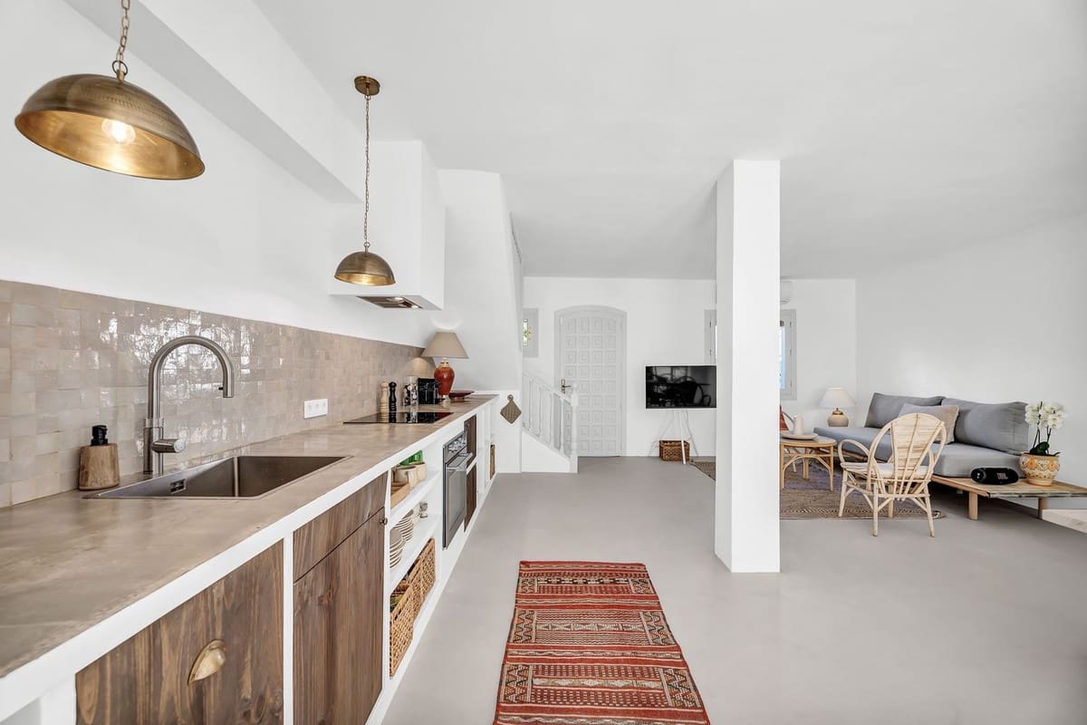 2 bedroom Semi-detached Villa for sale in Marbella with pool - € 640,000 (Ref: 9480060)