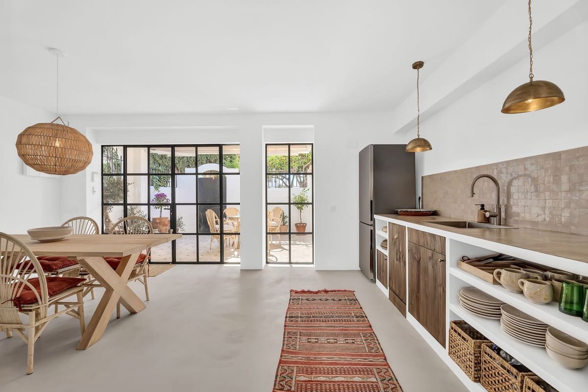 2 bedroom Semi-detached Villa for sale in Marbella with pool - € 640,000 (Ref: 9480060)