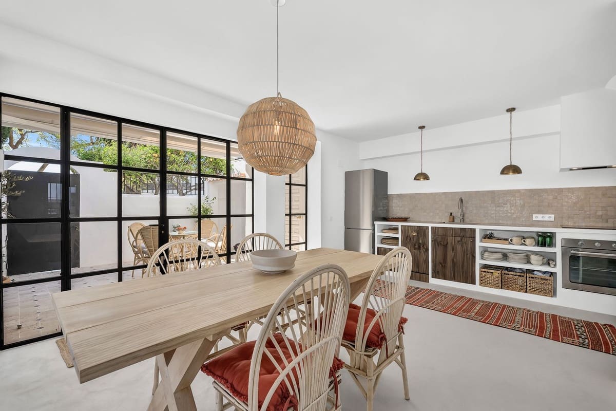 2 bedroom Semi-detached Villa for sale in Marbella with pool - € 640,000 (Ref: 9480060)