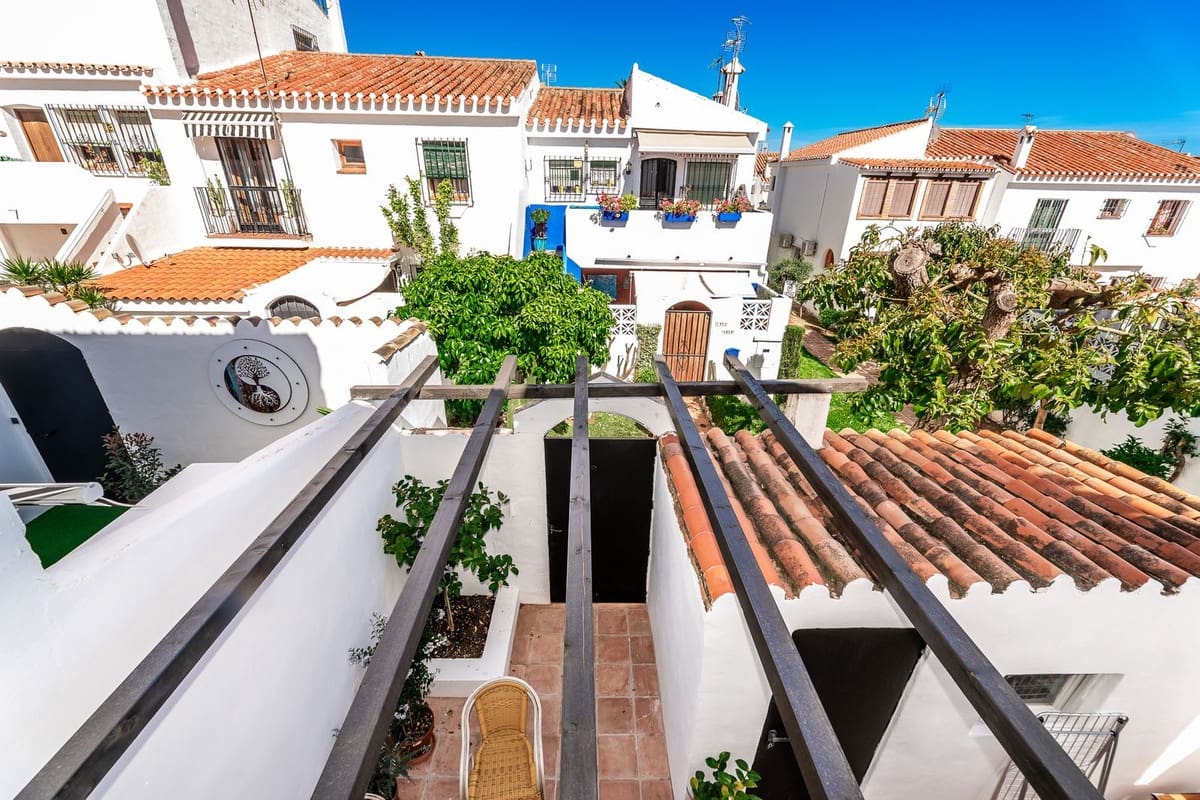 2 bedroom Semi-detached Villa for sale in Marbella with pool - € 640,000 (Ref: 9480060)