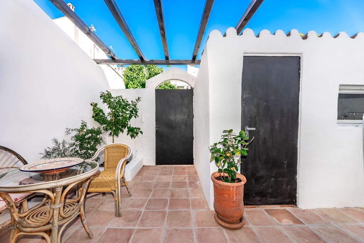 2 bedroom Semi-detached Villa for sale in Marbella with pool - € 640,000 (Ref: 9480060)