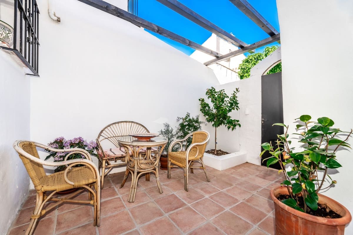 2 bedroom Semi-detached Villa for sale in Marbella with pool - € 640,000 (Ref: 9480060)