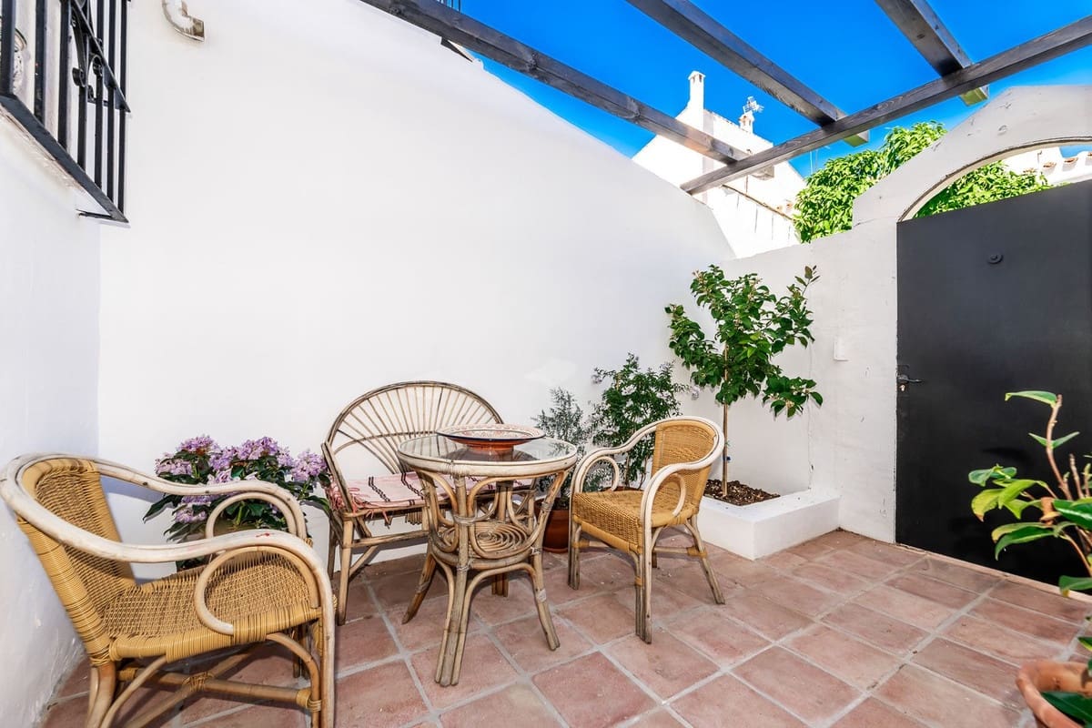 2 bedroom Semi-detached Villa for sale in Marbella with pool - € 640,000 (Ref: 9480060)
