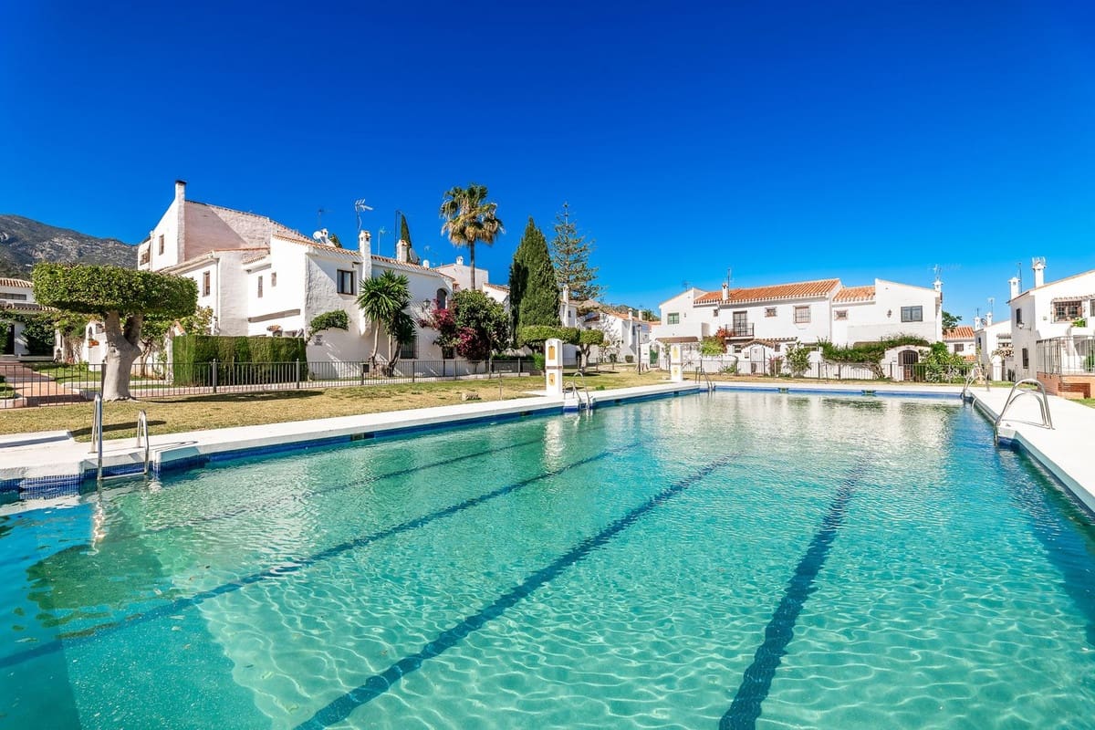 2 bedroom Semi-detached Villa for sale in Marbella with pool - € 640,000 (Ref: 9480060)