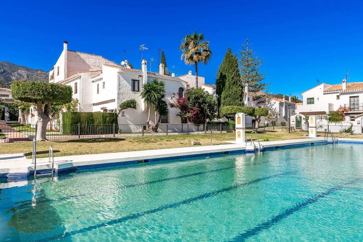 2 bedroom Semi-detached Villa for sale in Marbella with pool - € 640,000 (Ref: 9480060)