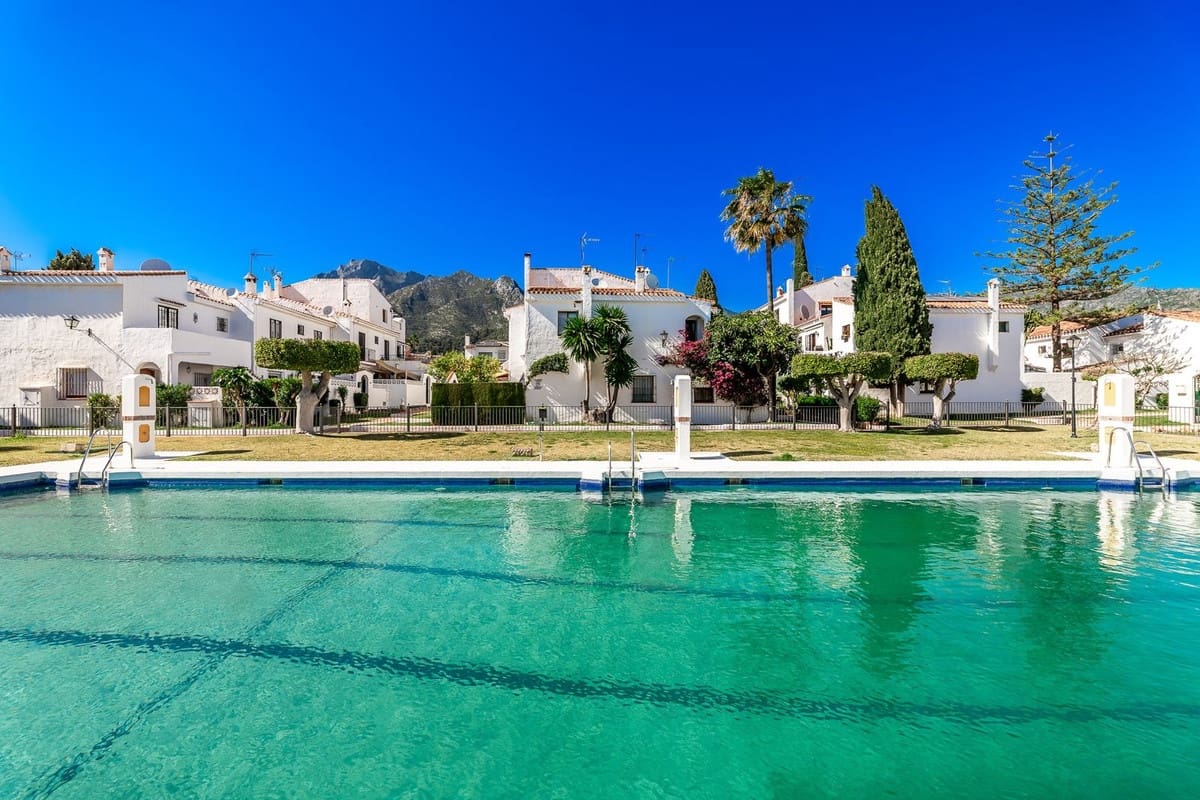 2 bedroom Semi-detached Villa for sale in Marbella with pool - € 640,000 (Ref: 9480060)