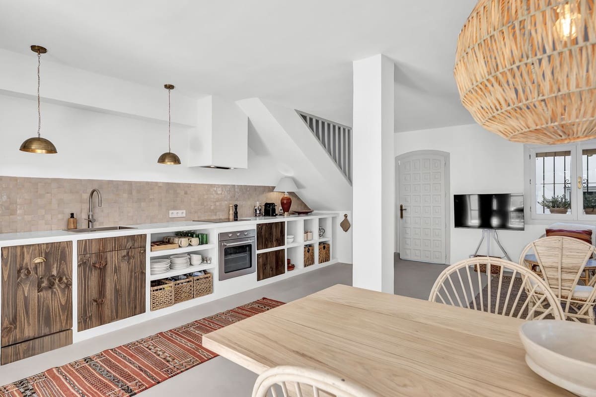 2 bedroom Semi-detached Villa for sale in Marbella with pool - € 640,000 (Ref: 9480060)