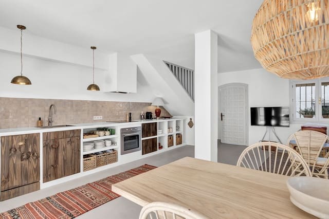 2 bedroom Semi-detached Villa for sale in Marbella with pool - € 640,000 (Ref: 9480060)