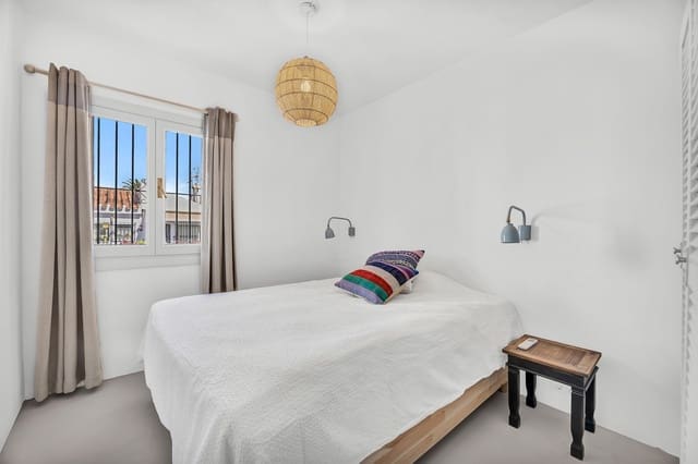 2 bedroom Semi-detached Villa for sale in Marbella with pool - € 640,000 (Ref: 9480060)