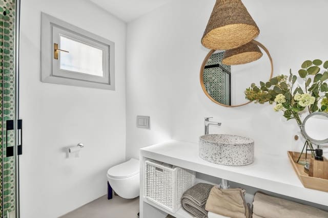 2 bedroom Semi-detached Villa for sale in Marbella with pool - € 640,000 (Ref: 9480060)