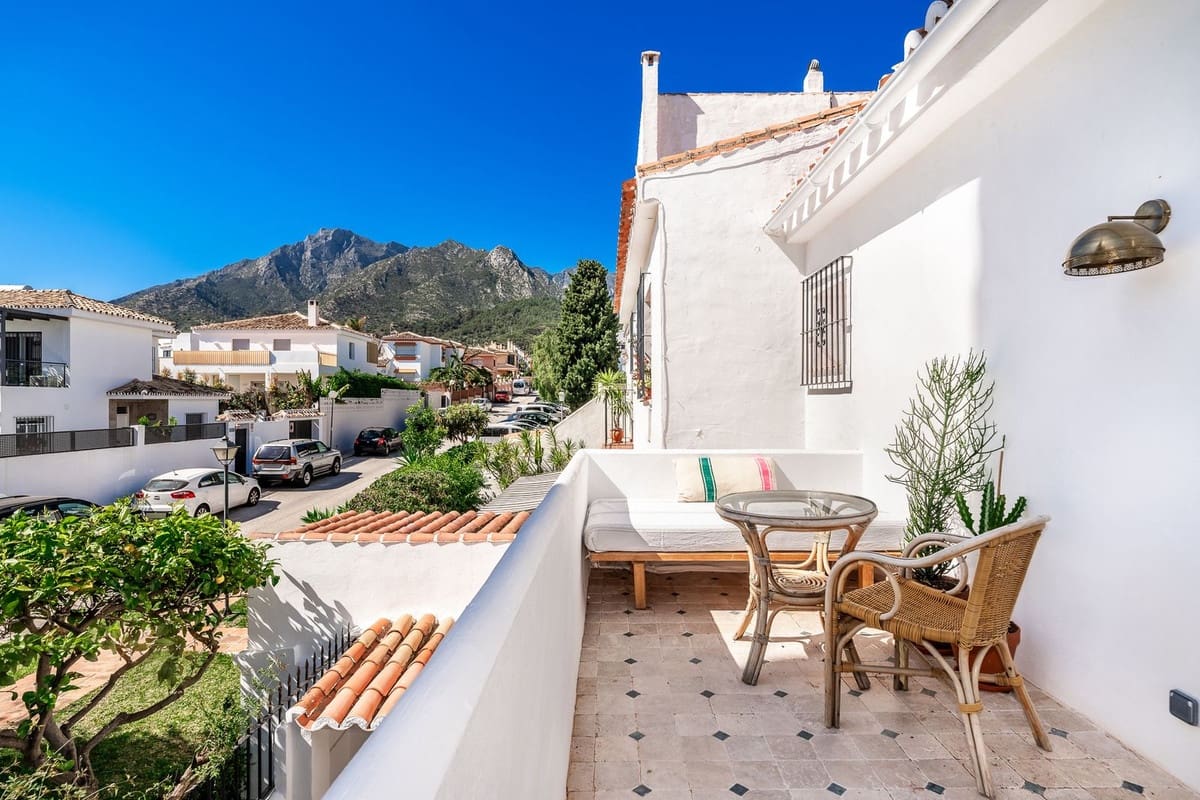 2 bedroom Semi-detached Villa for sale in Marbella with pool - € 640,000 (Ref: 9480060)