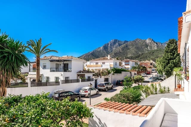 2 bedroom Semi-detached Villa for sale in Marbella with pool - € 640,000 (Ref: 9480060)