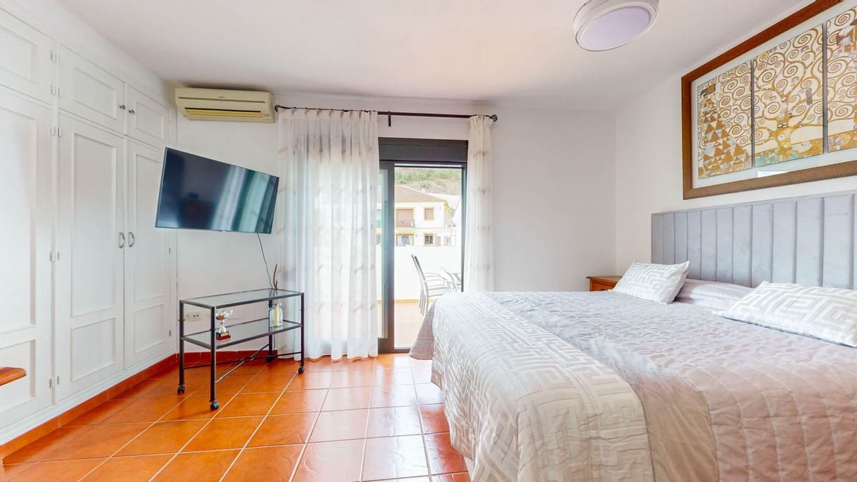 Pareado de 4 habitaciones en Benahavís en venta con garaje - 640.000 € (Ref: 9480061)