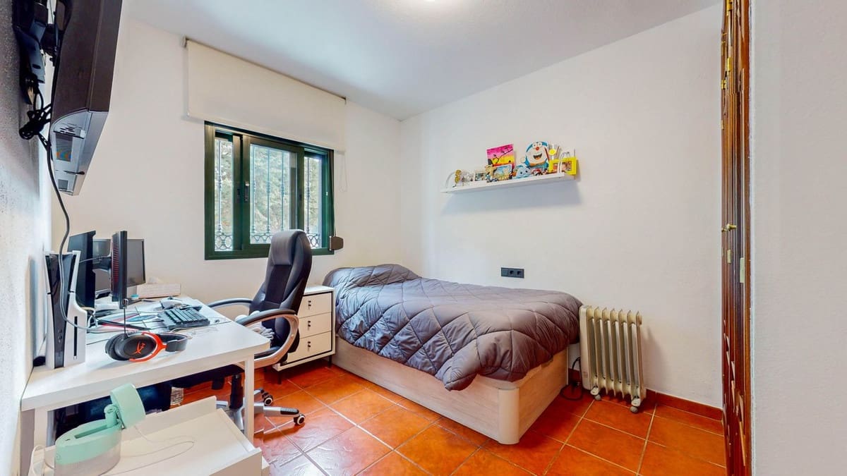 Pareado de 4 habitaciones en Benahavís en venta con garaje - 640.000 € (Ref: 9480061)