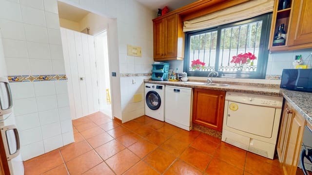 Pareado de 4 habitaciones en Benahavís pueblo, Benahavís en venta con garaje - 640.000 € (Ref: 9480061)