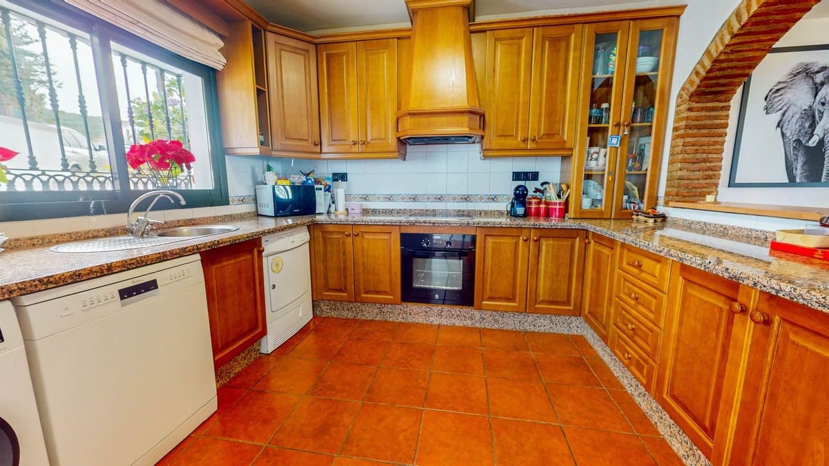 Pareado de 4 habitaciones en Benahavís en venta con garaje - 640.000 € (Ref: 9480061)