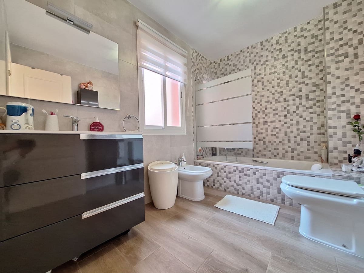 Casa de 3 habitaciones en New Golden Mile en venta con piscina garaje - 640.000 € (Ref: 9480062)