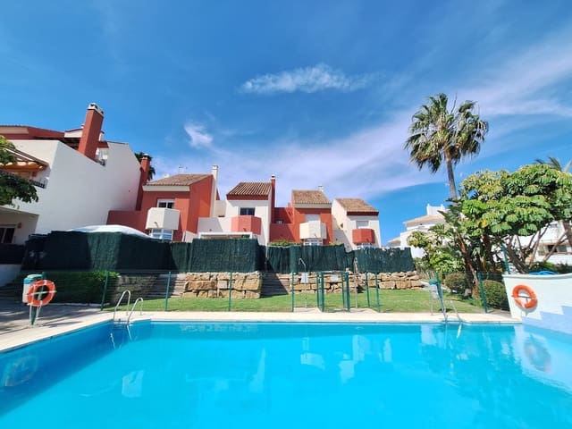 Casa de 3 habitaciones en Selwo, Estepona en venta con piscina garaje - 640.000 € (Ref: 9480062)