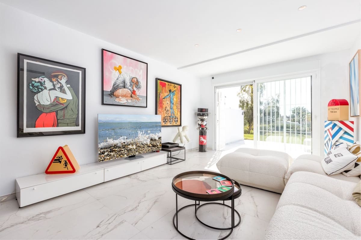 2 soveværelse Lejlighed til salg i Nueva Andalucia med swimmingpool - € 645.000 (Ref: 9480069)