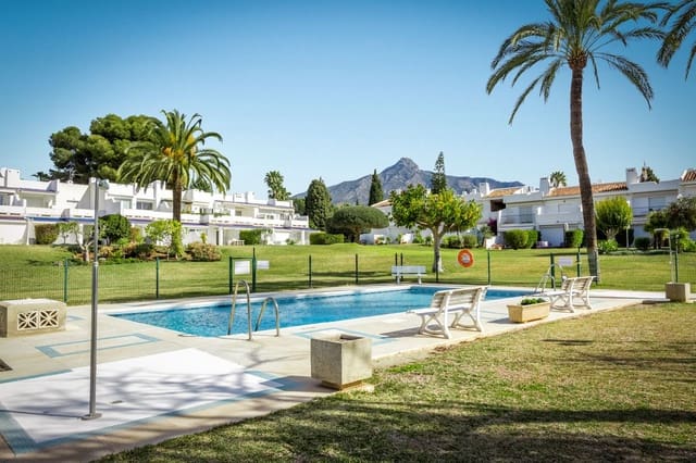 2 soveværelse Lejlighed til salg i La Dama de Noche - La Alzambra, Marbella med swimmingpool - € 645.000 (Ref: 9480069)