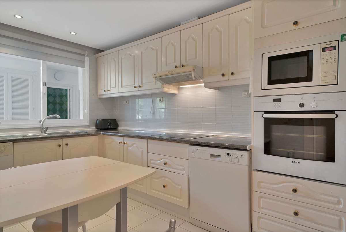 2 bedroom Apartment for sale in New Golden Mile with pool - € 649,000 (Ref: 9480077)