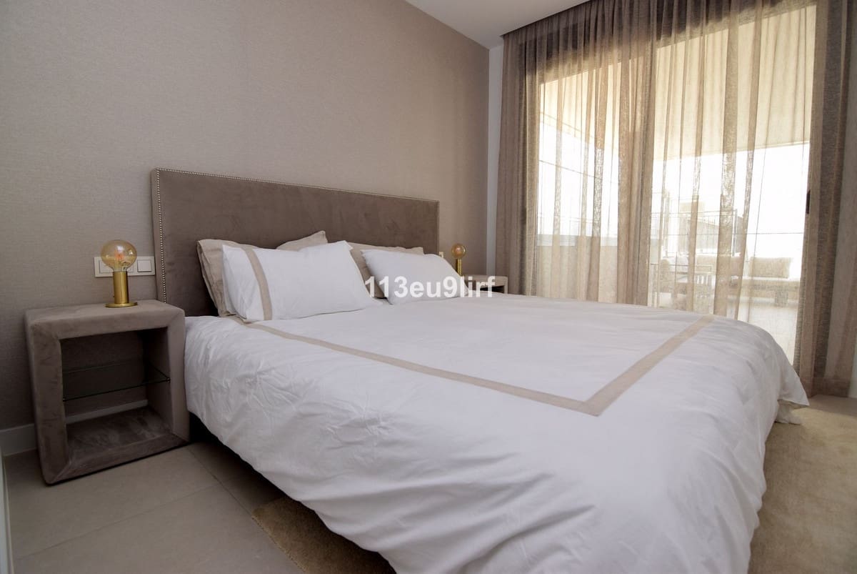 3 bedroom Apartment for sale in Estepona with pool - € 649,000 (Ref: 9480078)